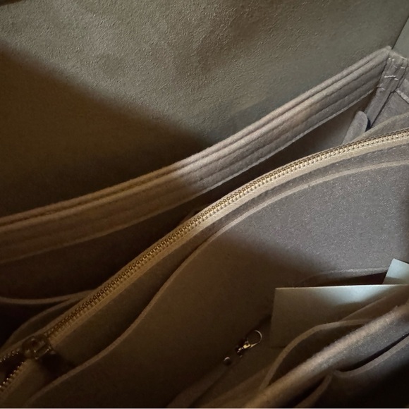 FENDI Sunshine Tote - Picture 9 of 10